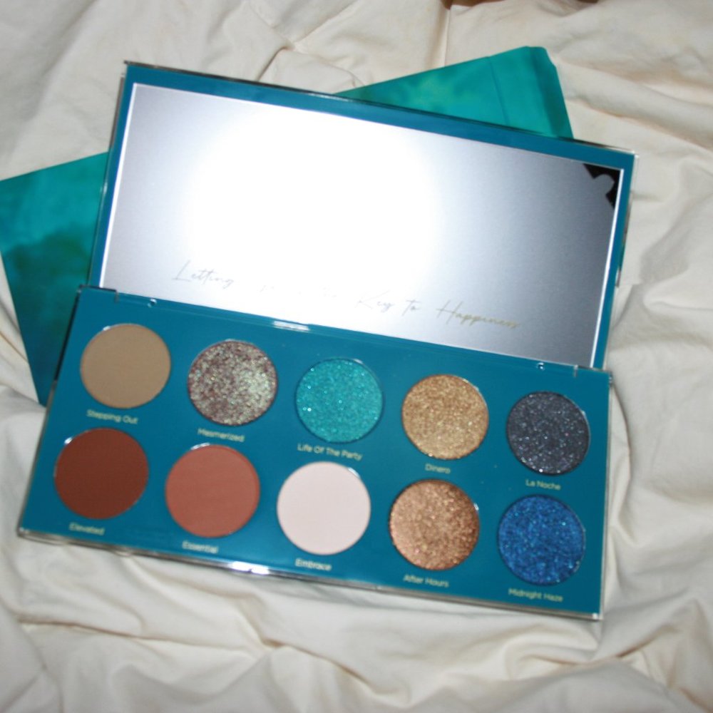 eyeshadow pallet - Picture 3 of 3